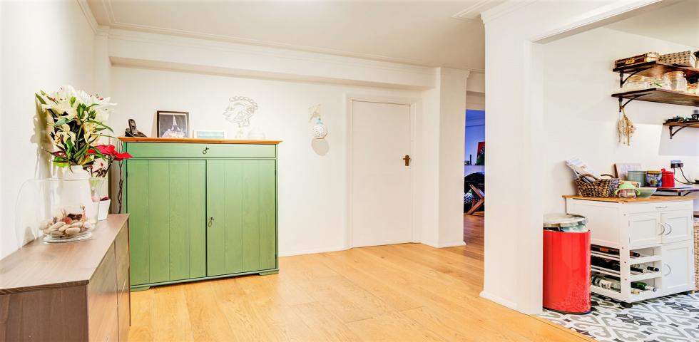 			HEATING and HOT WATER INCLUDED, 2 Bedroom, 1 bath, 1 reception Flat			 Eton College Road, CHALK FARM